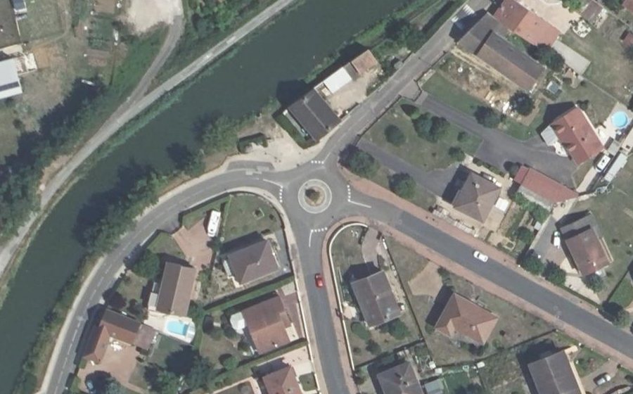 Vue aérienne du Rond-point anonyme n°168215164