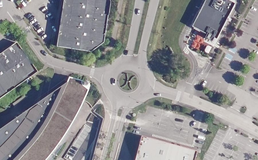 Vue aérienne du Rond-point anonyme n°168344423