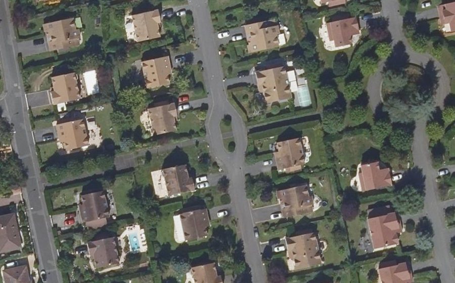 Vue aérienne du Rond-point anonyme n°168550731