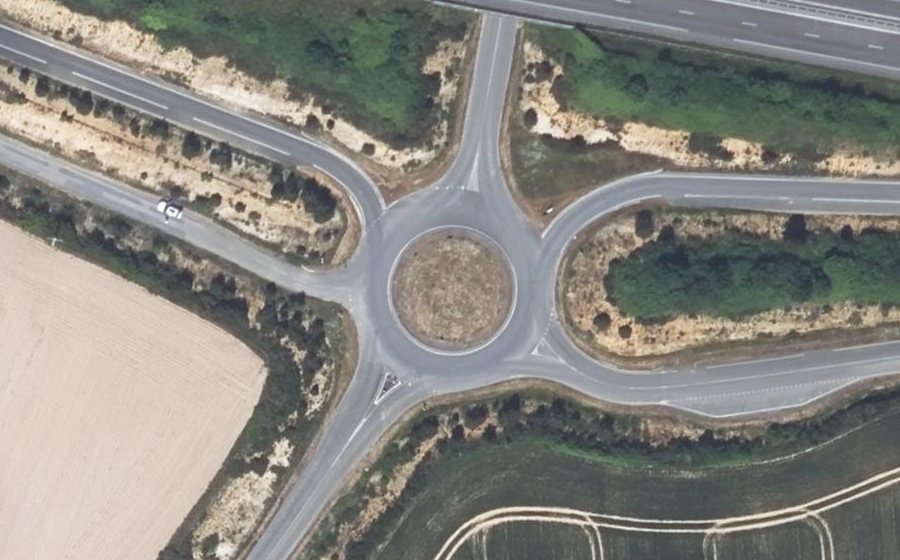 Vue aérienne du Rond-point anonyme n°168588533
