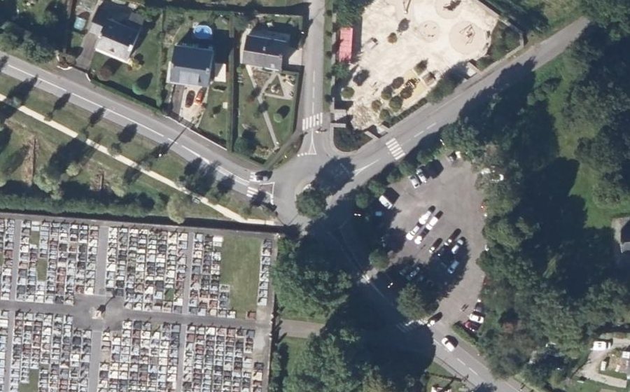 Vue aérienne du Rond-point anonyme n°168729490