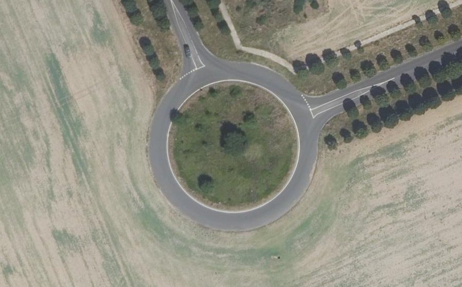 Vue aérienne du Rond-point anonyme n°168748877