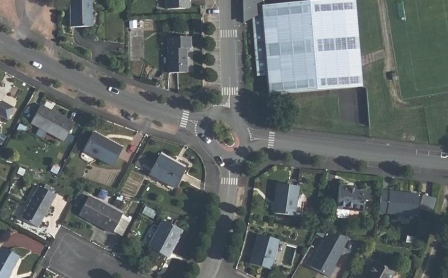 Vue aérienne du Rond-point anonyme n°168812528