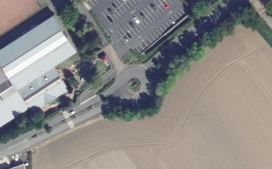 Vue aérienne du Rond-point anonyme n°168821778
