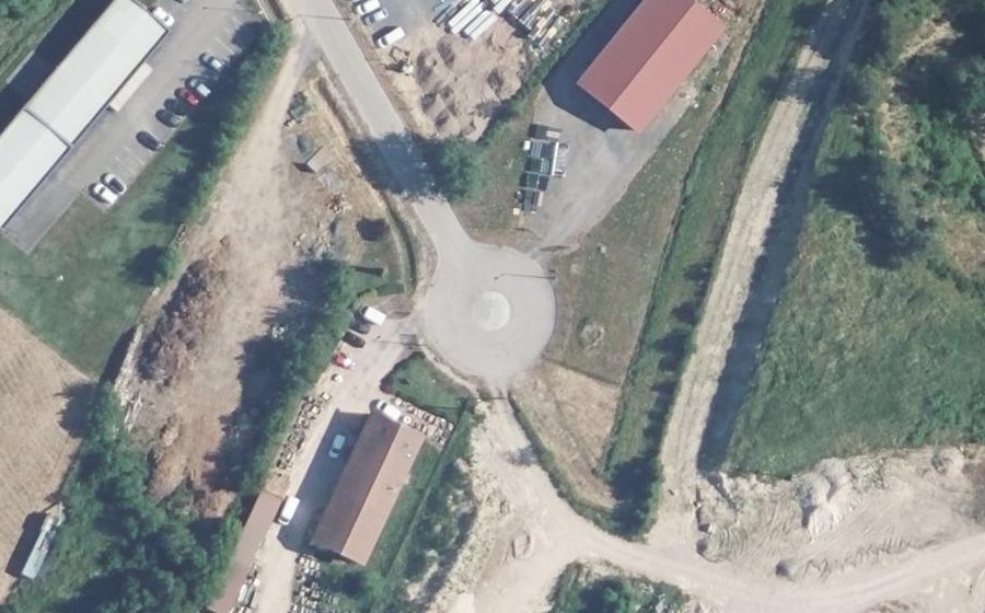 Vue aérienne du Rond-point anonyme n°168823994
