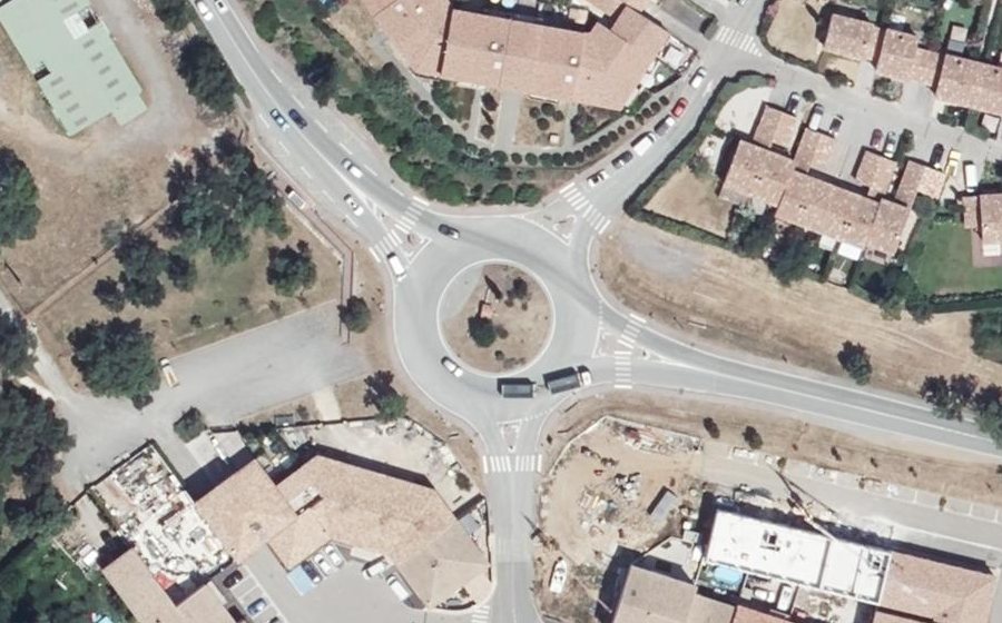 Vue aérienne du Rond-point anonyme n°168883129