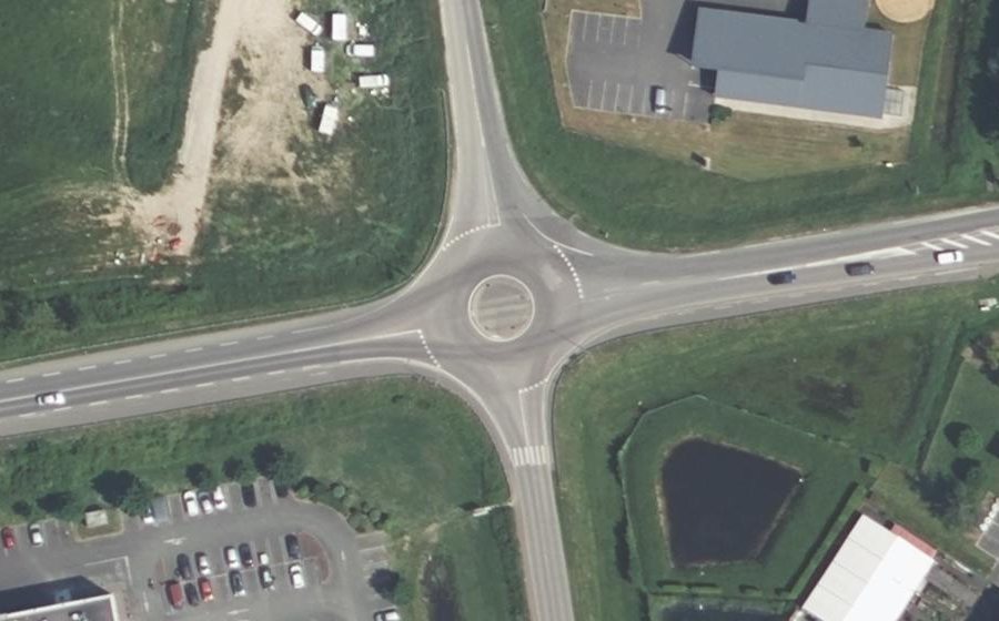 Vue aérienne du Rond-point anonyme n°168888663
