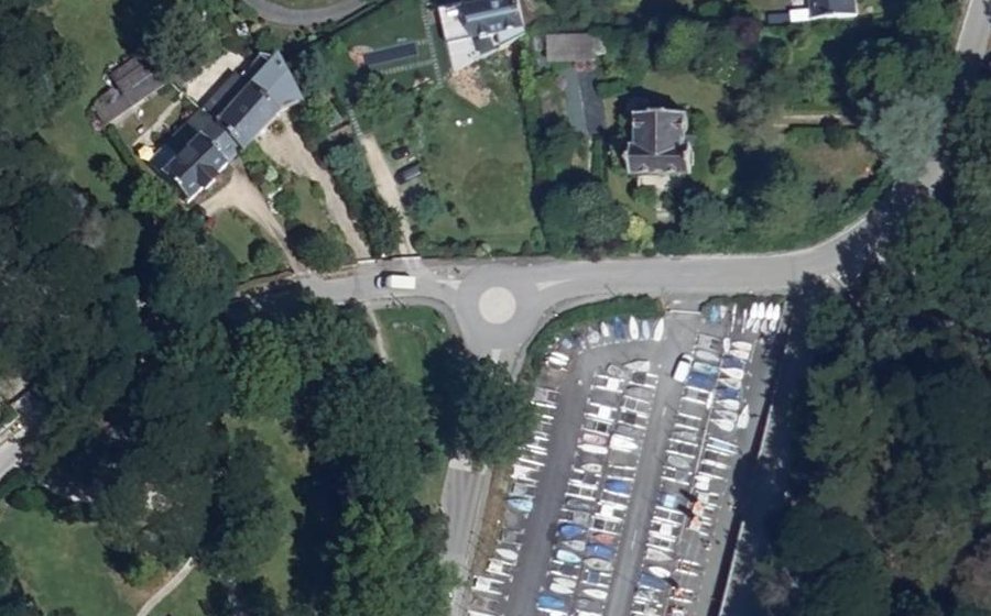 Vue aérienne du Rond-point anonyme n°168911618