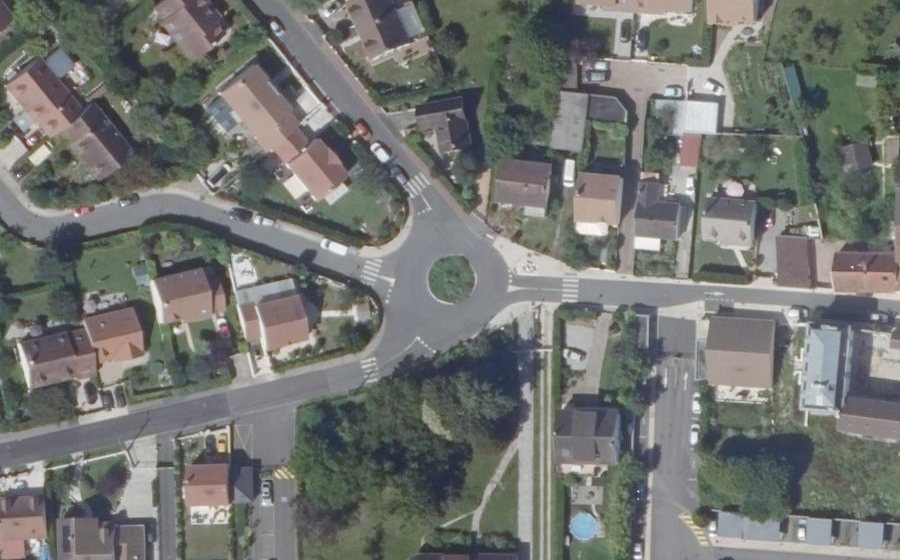 Vue aérienne du Rond-point anonyme n°168924822