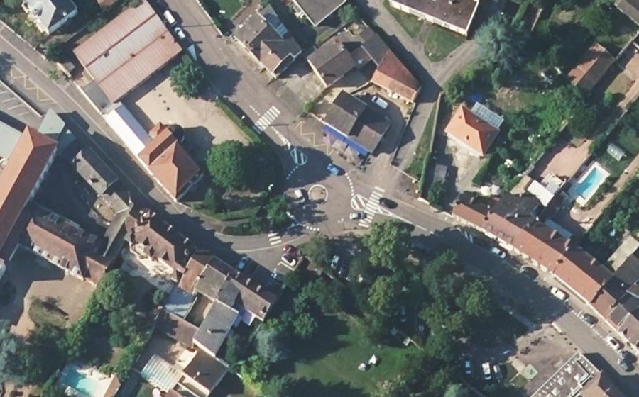 Vue aérienne du Rond-point anonyme n°168992237
