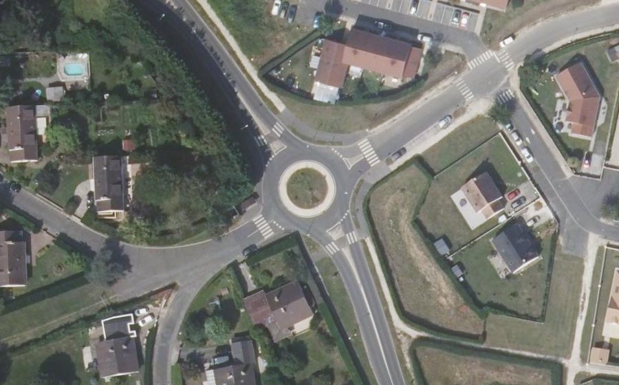 Vue aérienne du Rond-point anonyme n°169043067