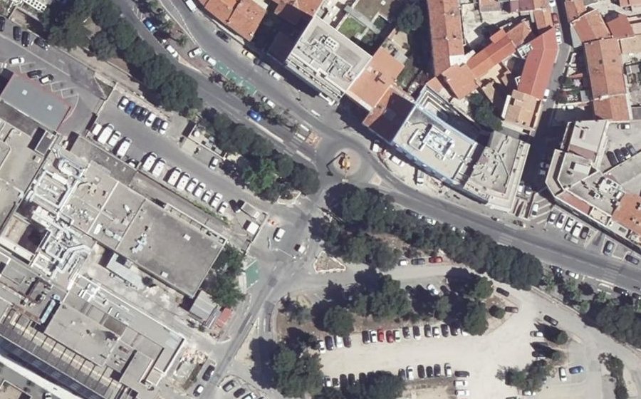 Vue aérienne du Rond-point anonyme n°169094230