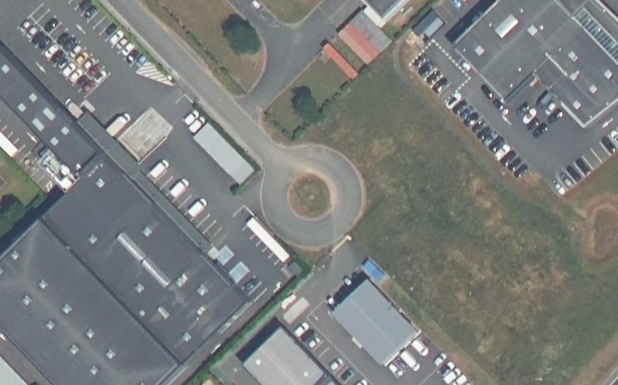 Vue aérienne du Rond-point anonyme n°169105425