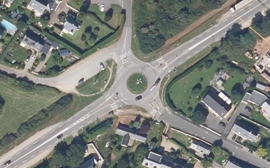 Vue aérienne du Rond-point anonyme n°169123909
