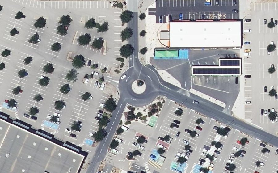 Vue aérienne du Rond-point anonyme n°169148441