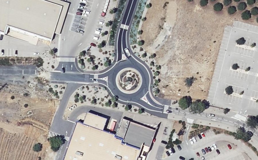 Vue aérienne du Rond-point anonyme n°169148447