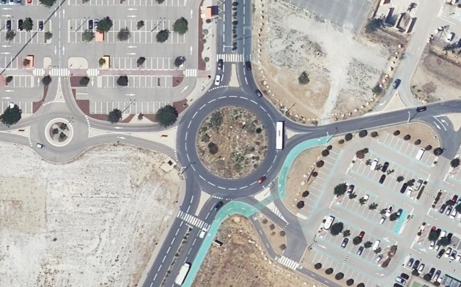Vue aérienne du Rond-point anonyme n°169148512