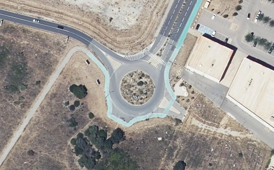 Vue aérienne du Rond-point anonyme n°169148588