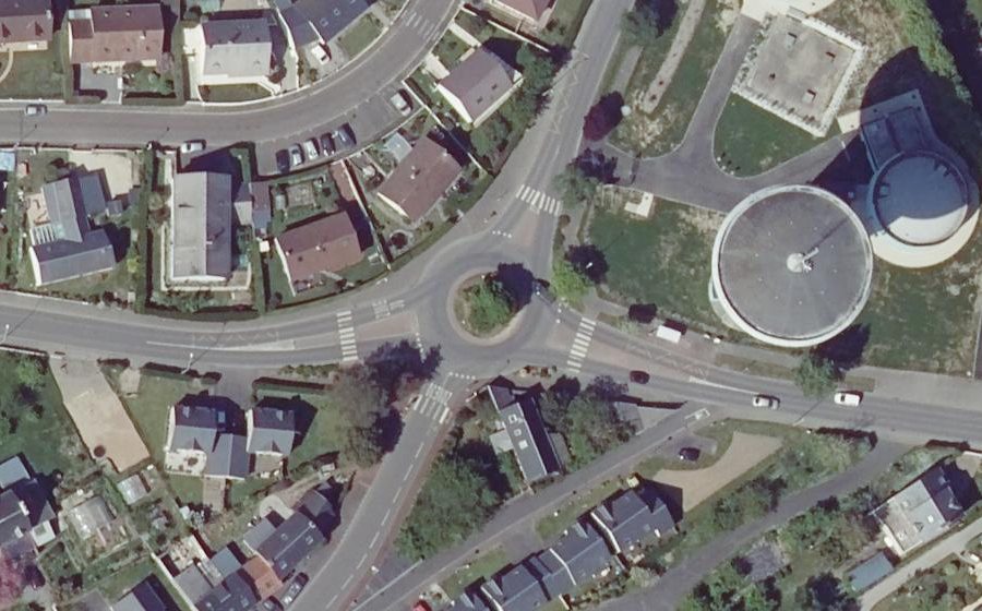 Vue aérienne du Rond-point anonyme n°169234640