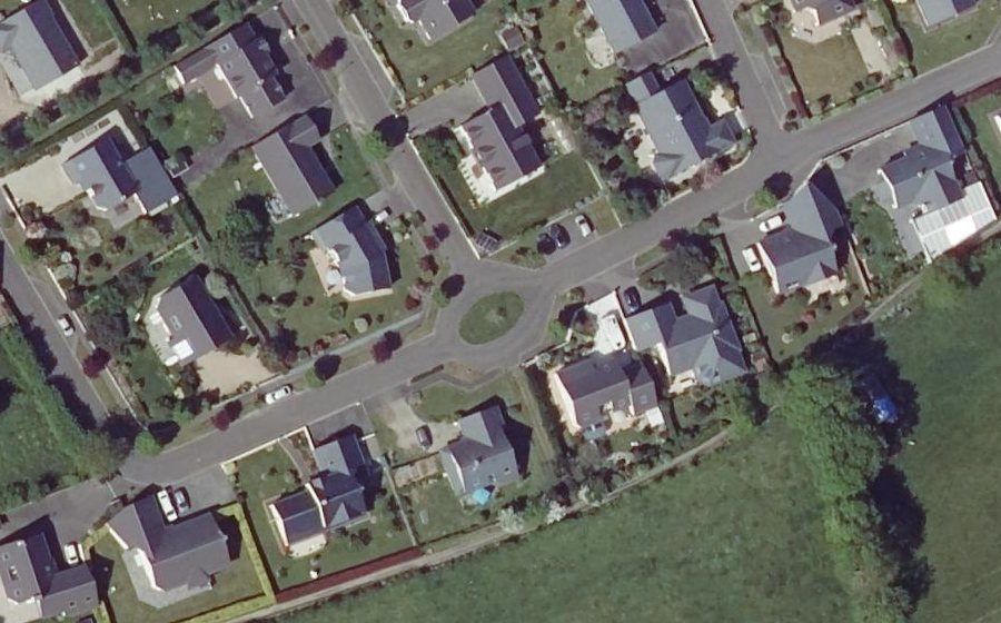 Vue aérienne du Rond-point anonyme n°169234659