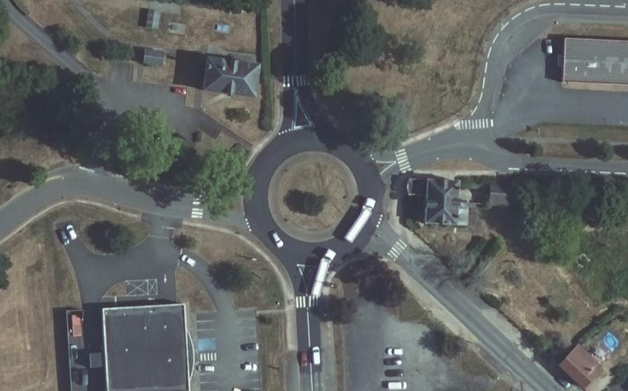 Vue aérienne du Rond-point anonyme n°169275501