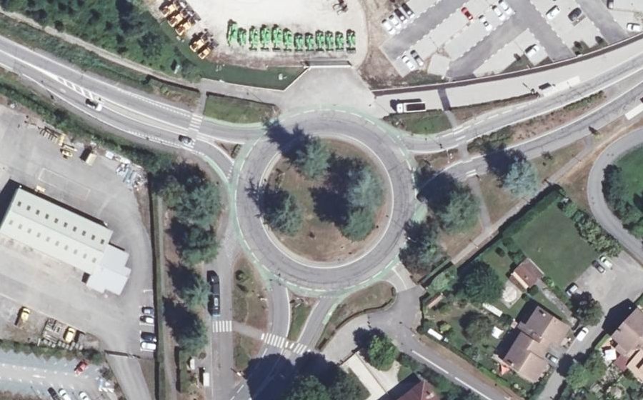 Vue aérienne du Rond-point anonyme n°169278520