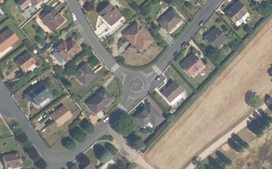 Vue aérienne du Rond-point anonyme n°169324843