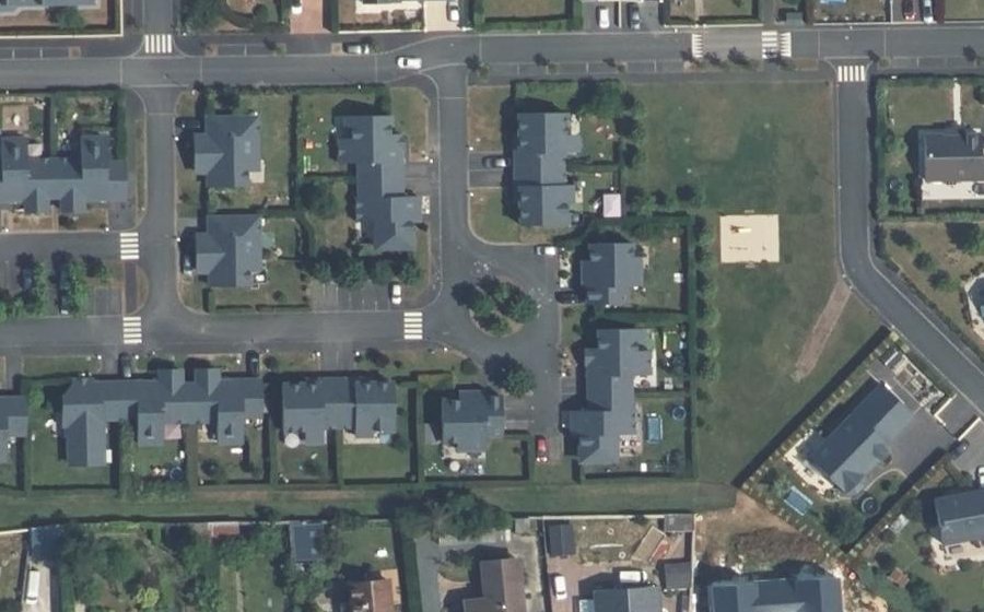 Vue aérienne du Rond-point anonyme n°169337609