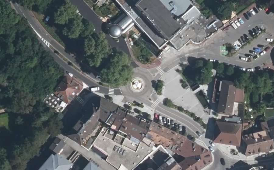 Vue aérienne du Rond-point anonyme n°169374235