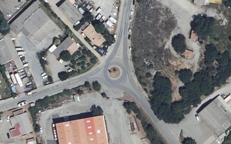 Vue aérienne du Rond-point anonyme n°169378943
