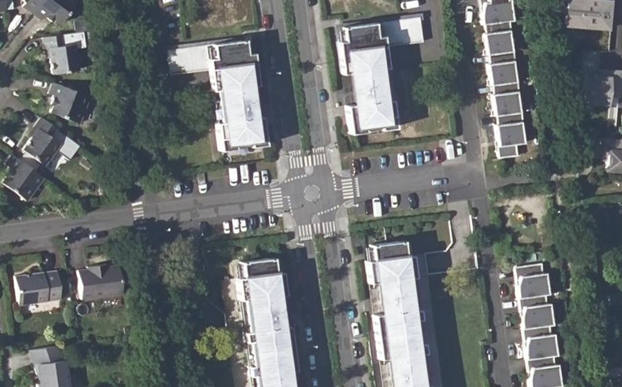 Vue aérienne du Rond-point anonyme n°169382450
