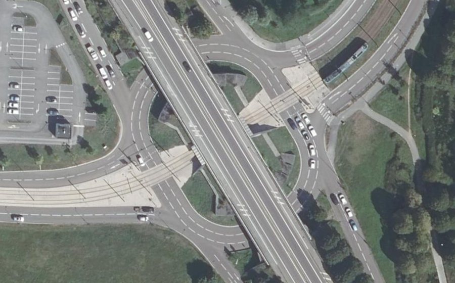 Vue aérienne du Rond-point anonyme n°16943625