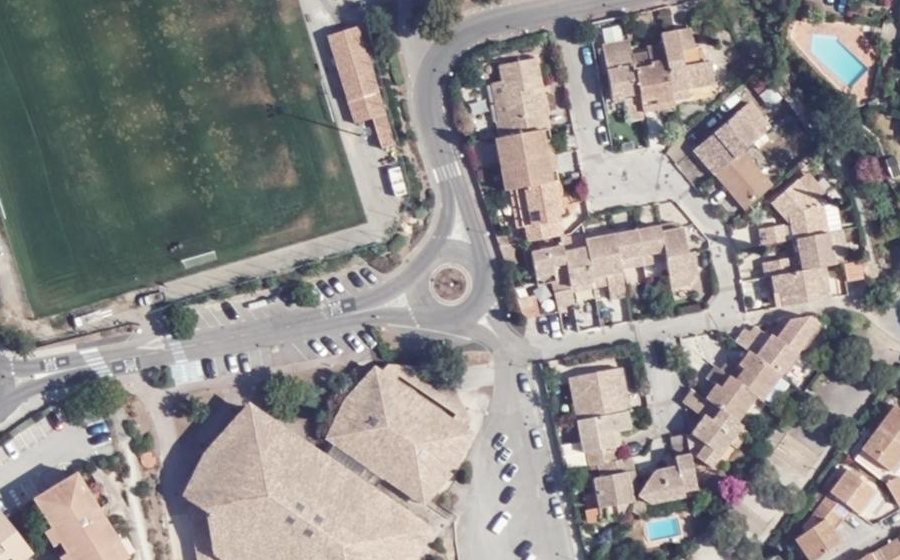 Vue aérienne du Rond-point anonyme n°169447467