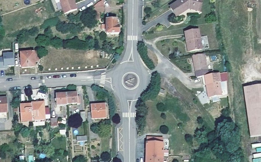 Vue aérienne du Rond-point anonyme n°169476606