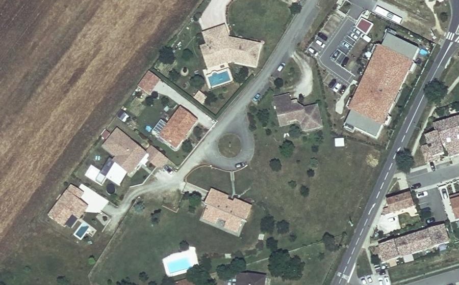 Vue aérienne du Rond-point anonyme n°169489578