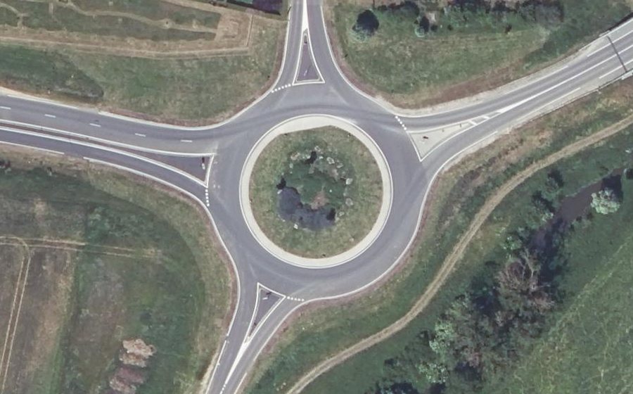 Vue aérienne du Rond-point anonyme n°169537395