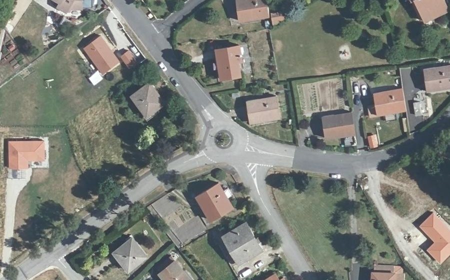 Vue aérienne du Rond-point anonyme n°169564721