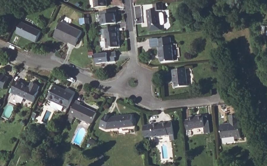 Vue aérienne du Rond-point anonyme n°169583508