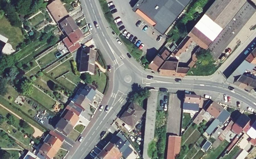 Vue aérienne du Rond-point anonyme n°169698710