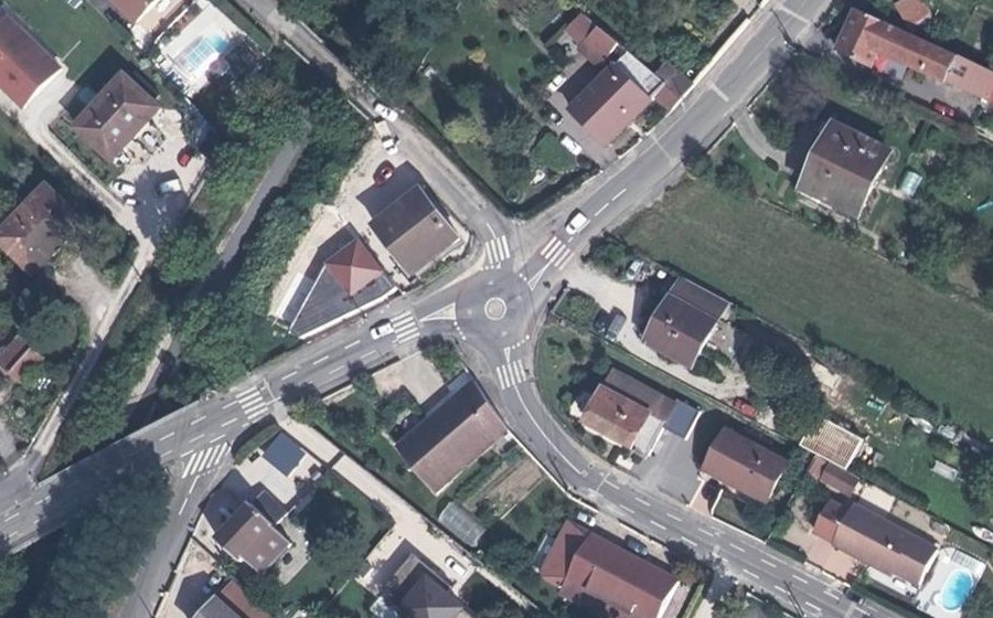 Vue aérienne du Rond-point anonyme n°169717807