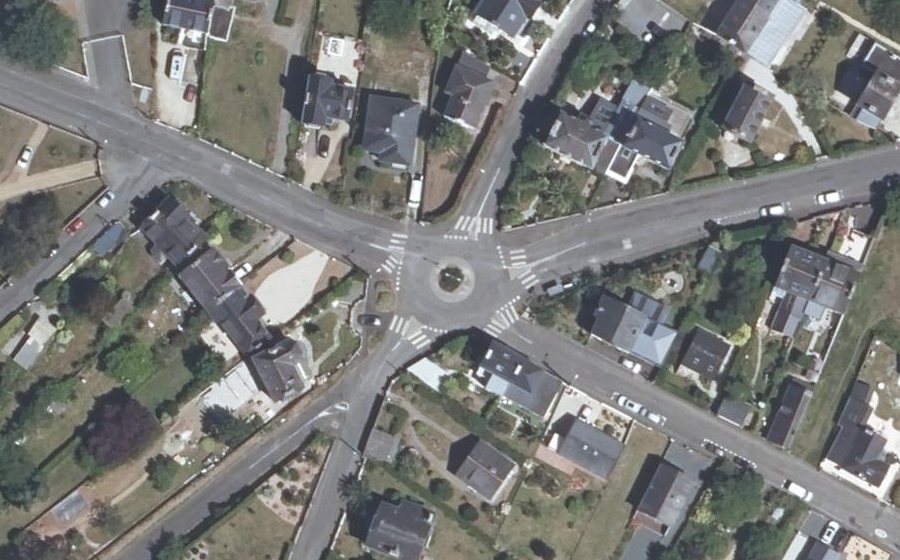 Vue aérienne du Rond-point anonyme n°169741892