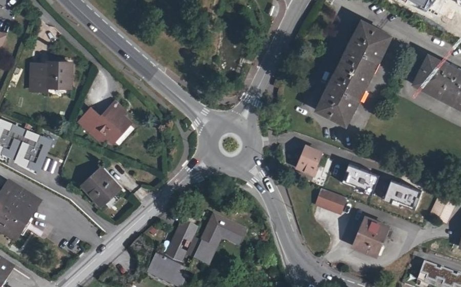 Vue aérienne du Rond-point anonyme n°169817915
