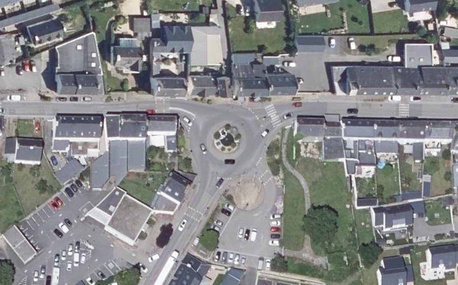 Vue aérienne du Rond-point anonyme n°169827008