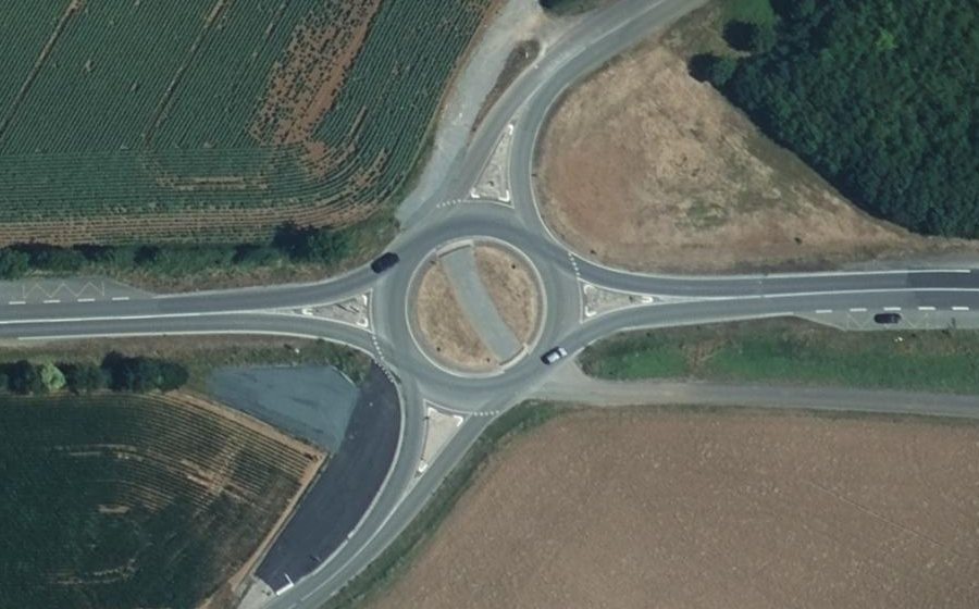 Vue aérienne du Rond-point anonyme n°169912375