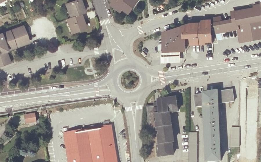 Vue aérienne du Rond-point anonyme n°169969378
