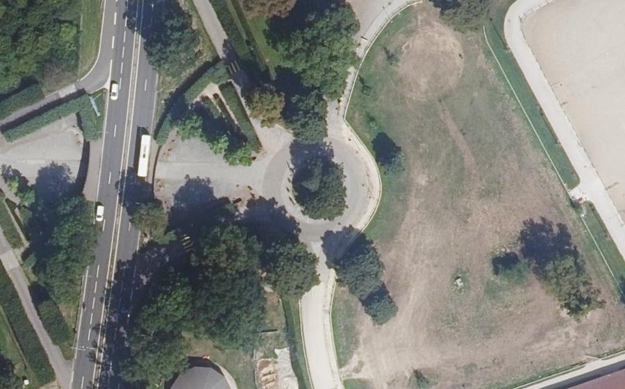 Vue aérienne du Rond-point anonyme n°169972529