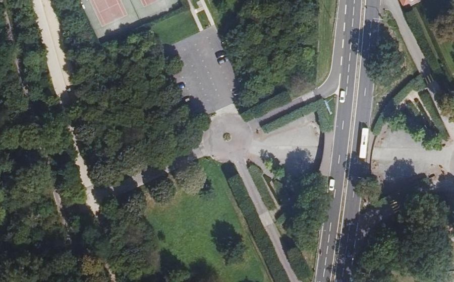 Vue aérienne du Rond-point anonyme n°169972531