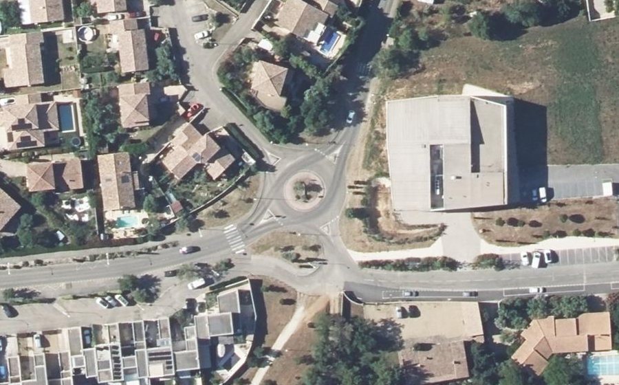 Vue aérienne du Rond-point anonyme n°169989974