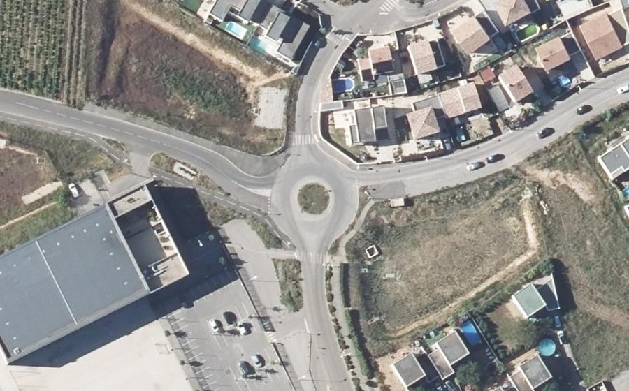 Vue aérienne du Rond-point anonyme n°169989979