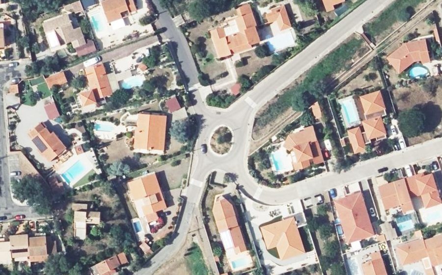 Vue aérienne du Rond-point anonyme n°170073251